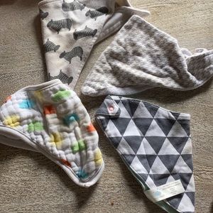 Triangle bib 4 pack